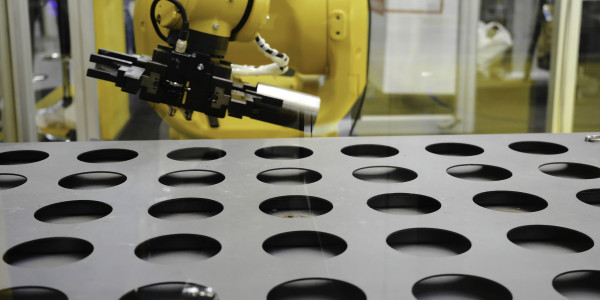 Garras Robóticas a Medida / Manos Robot / Grippers / EOAT Ciutat Vella · Garras especiales para inserción de Piezas en Moldes
